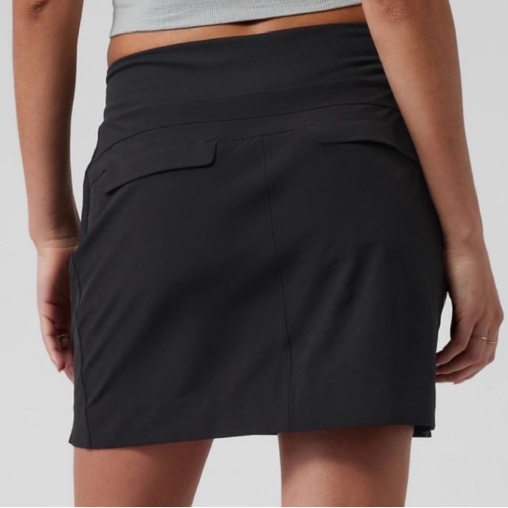 Athleta Black Soho Skort Size 8. Elastic Waist, 2 Back Pocket, 2 side Pocket - Picture 2 of 9
